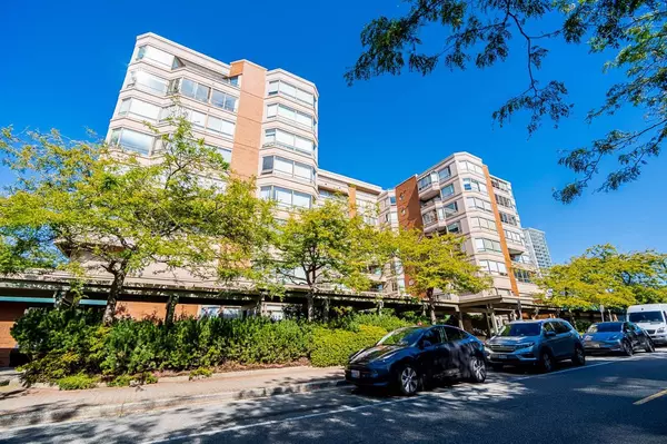 15111 Russell AVE #502, White Rock, BC V4B 2P4