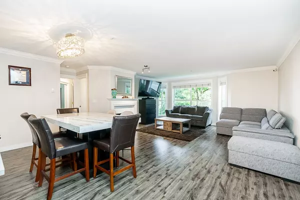 7171 121 ST #211, Surrey, BC V3W 1G9