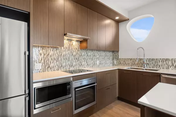 Surrey, BC V3T 0K2,13495 Central AVE #1501