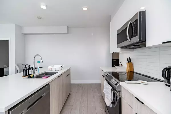 Langley, BC V3A 0P5,20360 Logan AVE #321