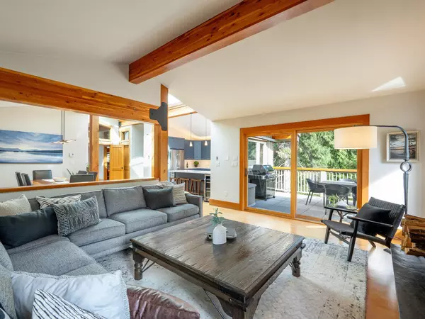 Whistler, BC V8E 0G5,9552 Emerald DR