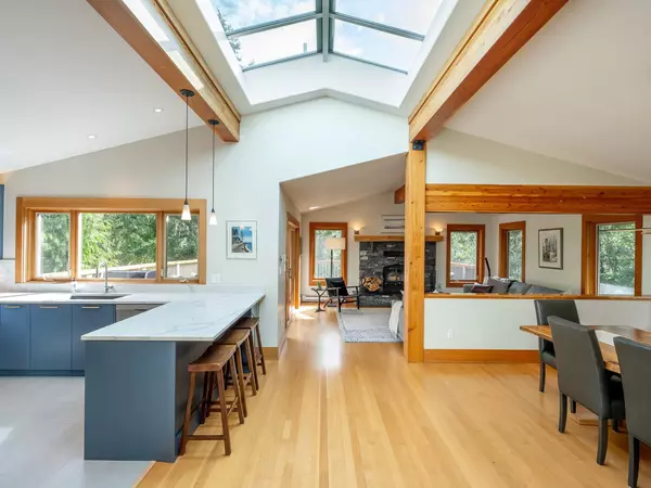 Whistler, BC V8E 0G5,9552 Emerald DR