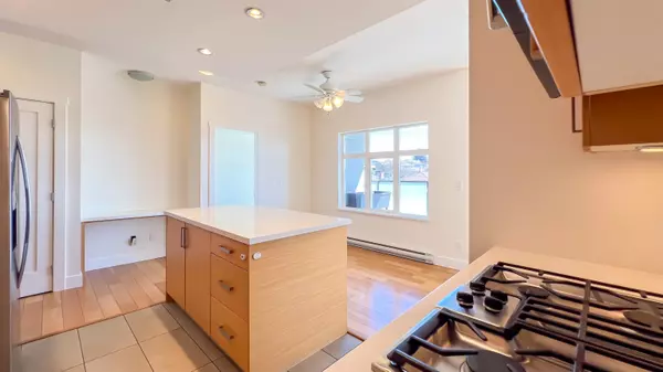 Burnaby, BC V5C 2K7,4710 Hastings ST #306
