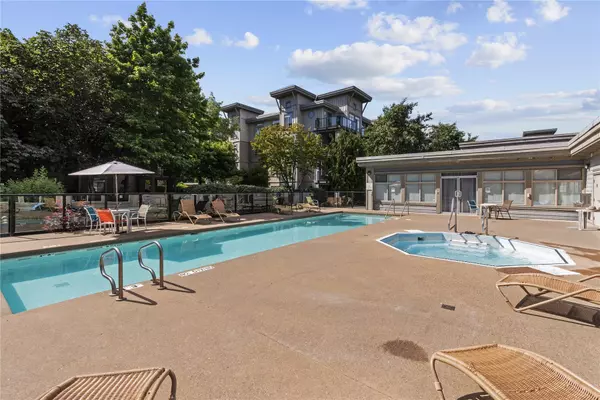 Surrey, BC V3R 0B4,15385 101a AVE #312