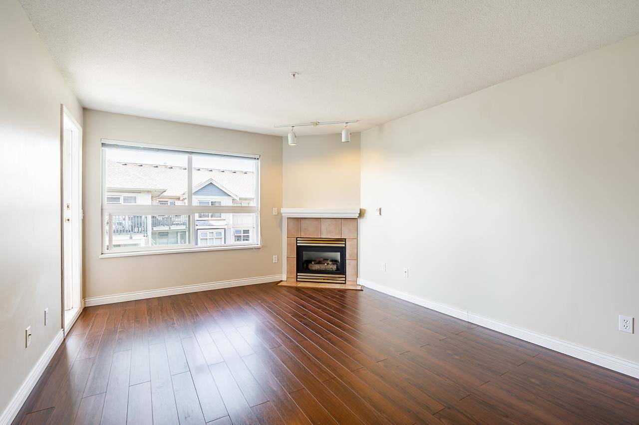 Surrey, BC V3W 3P3,8068 120a ST #402