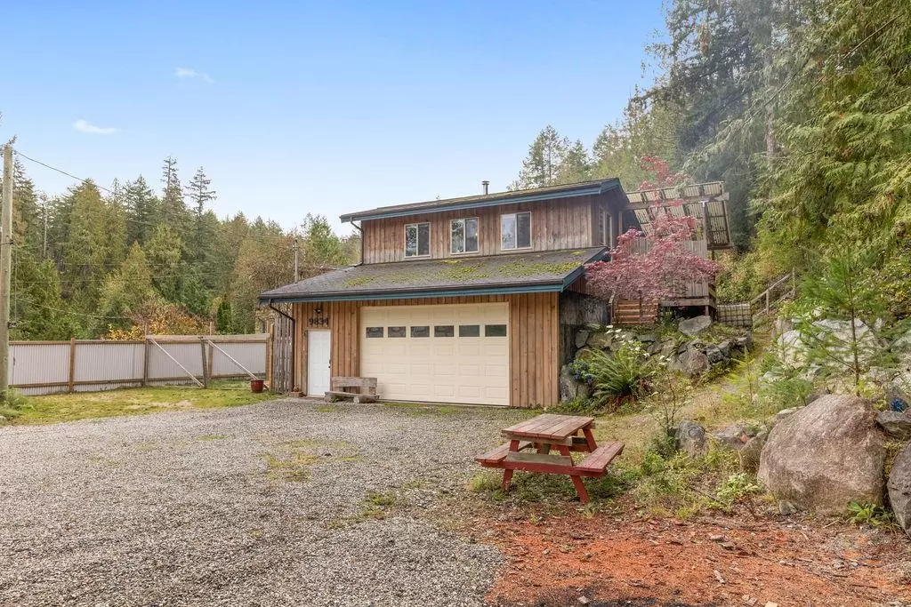 Halfmoon Bay, BC V7Z 1G2,9834 Mckenzie RD