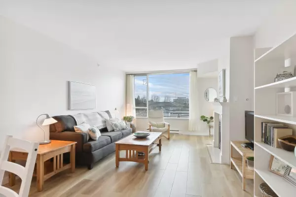 Maple Ridge, BC V2X 3N8,12148 224 ST #604