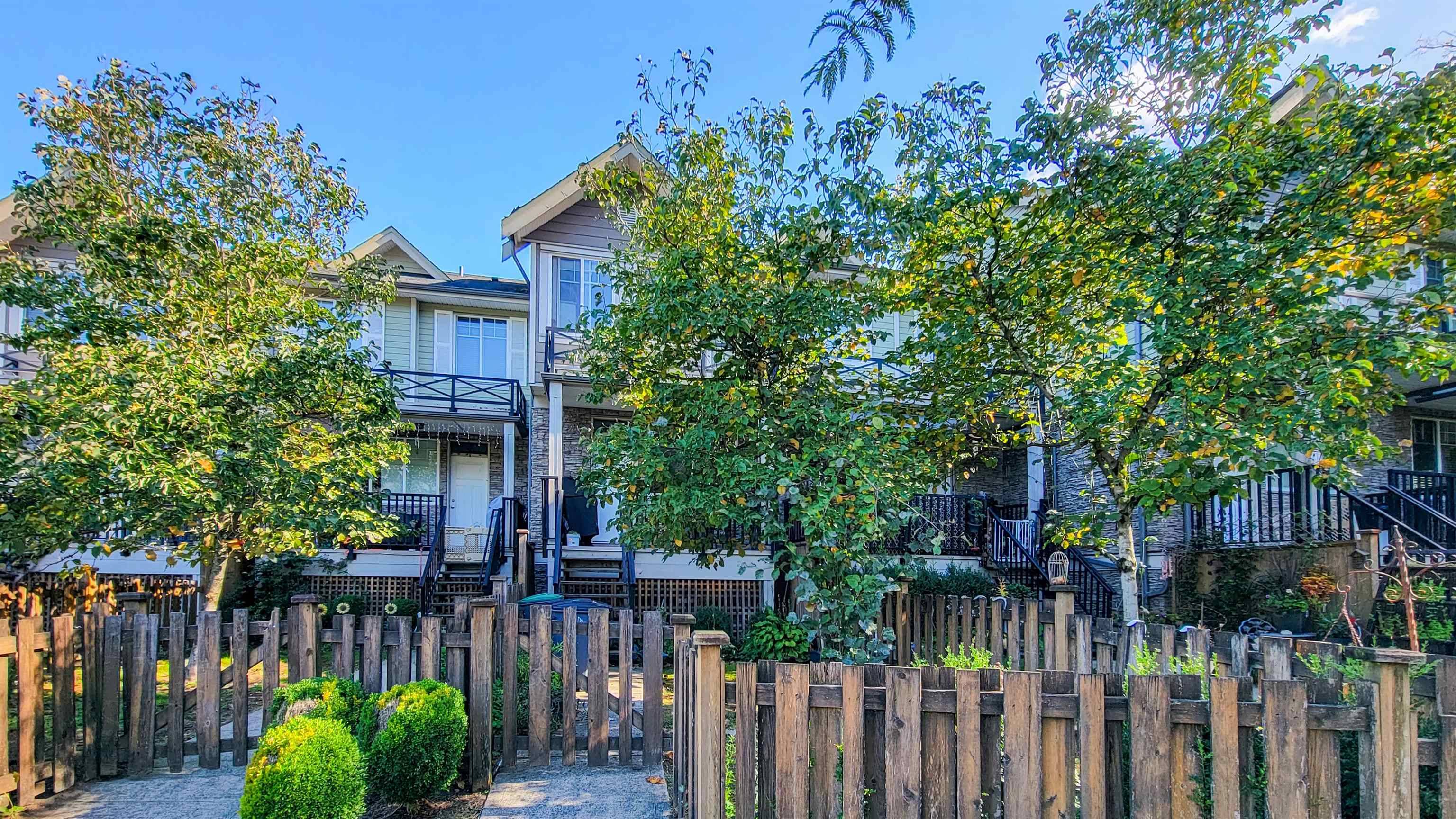 Surrey, BC V3R 7C6,15399 Guildford DR #5