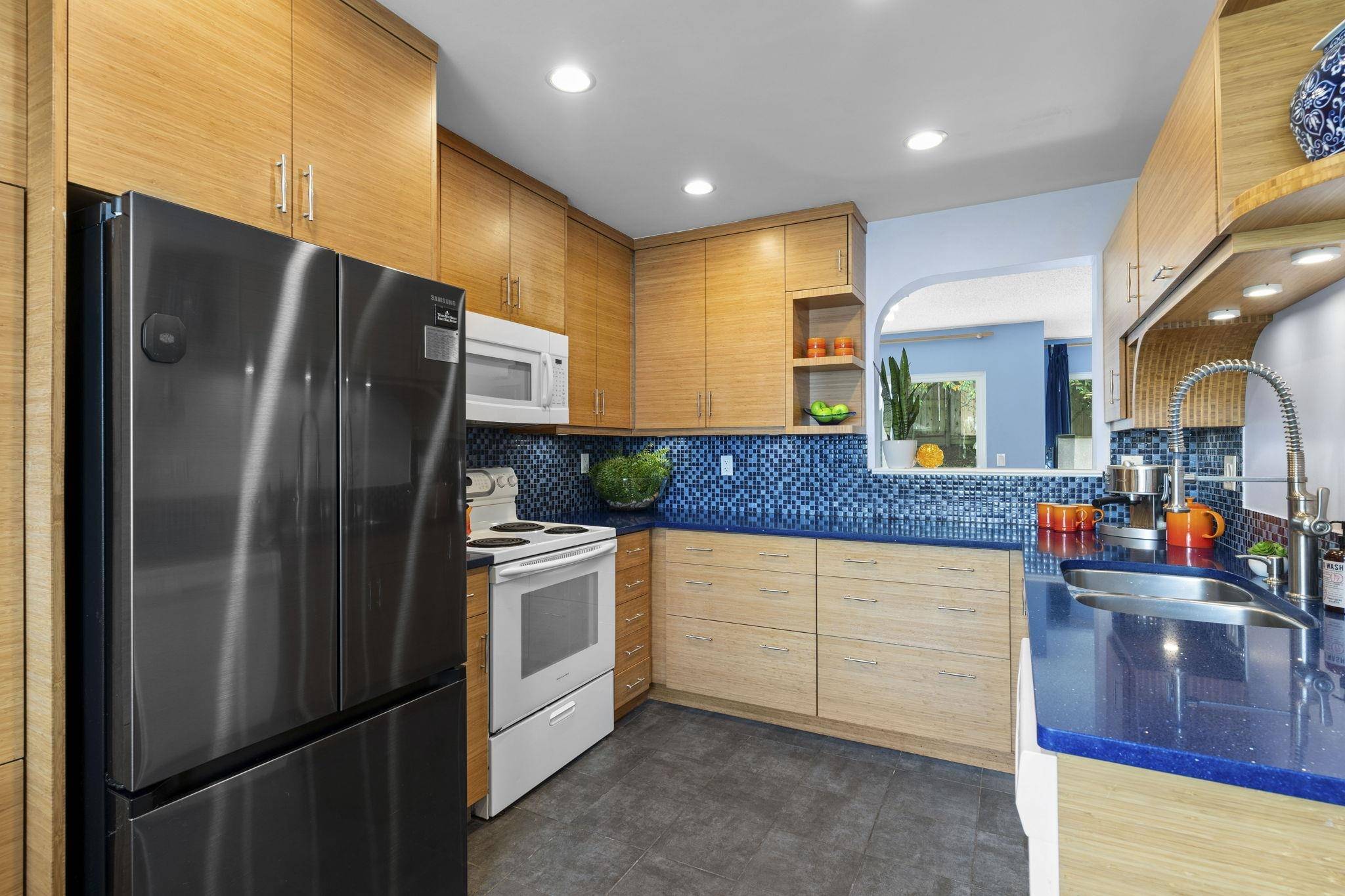 Port Moody, BC V3H 4A1,417 Carlsen PL