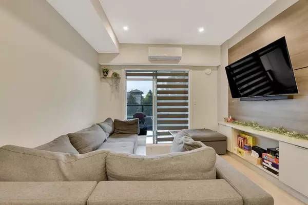 Surrey, BC V3S 0B6,14468 72 AVE #A210