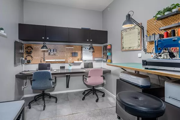 Surrey, BC V3R 0B3,15380 102a AVE #429