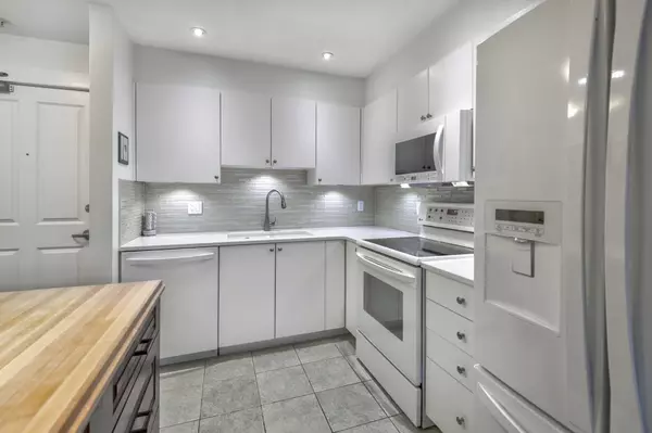 Port Moody, BC V3H 5C7,225 Newport DR #403