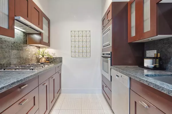 Vancouver, BC V6G 3J9,1459 W Hastings ST