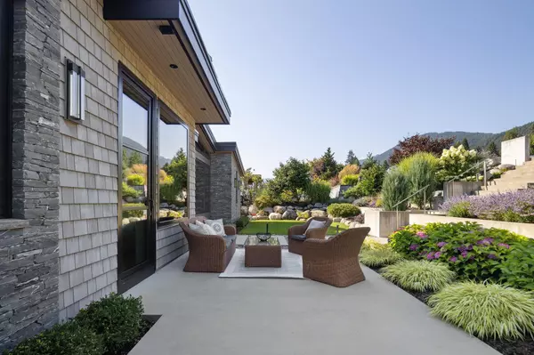 North Vancouver, BC V7N 2S2,207 Carisbrooke CRES