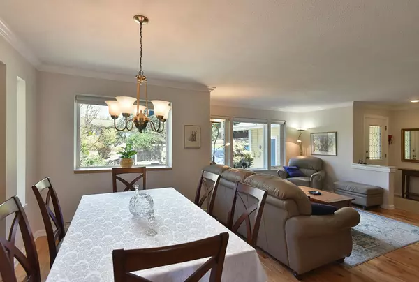 Sechelt, BC V7Z 0M5,6383 Norwest Bay RD