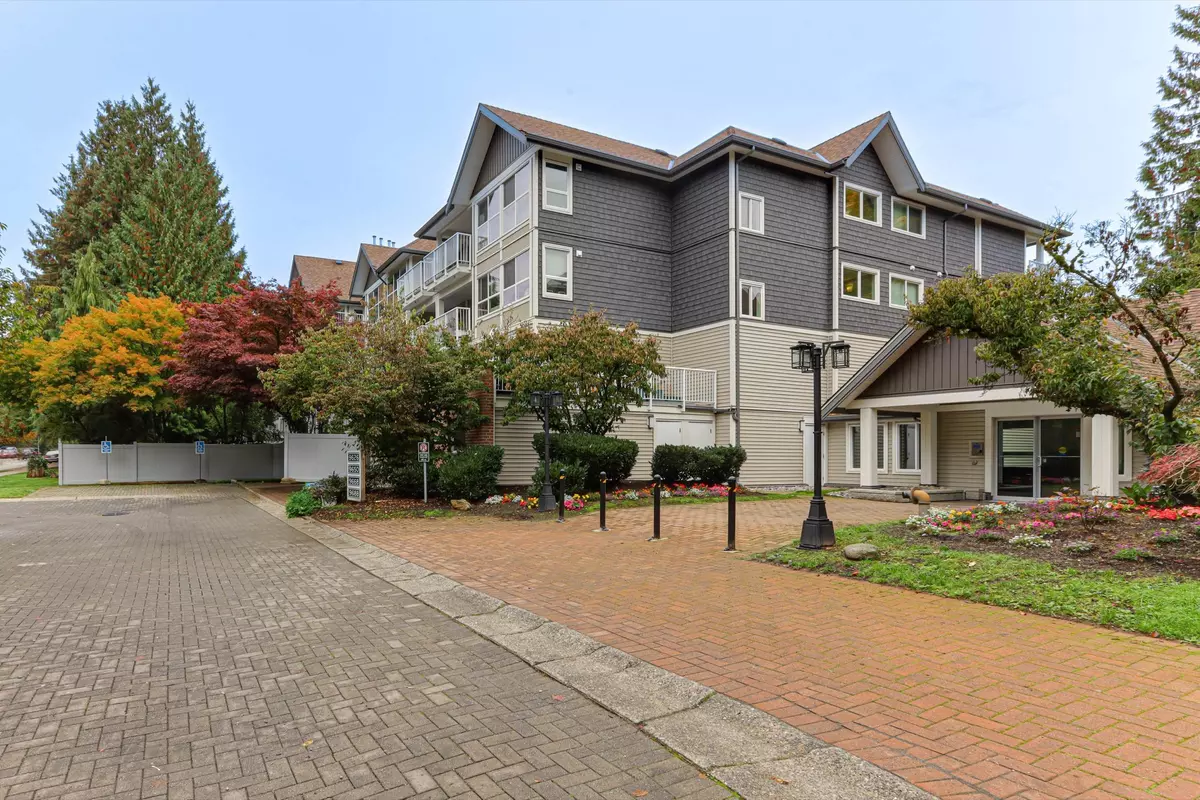 Surrey, BC V3R 0W2,9688 148 ST #210