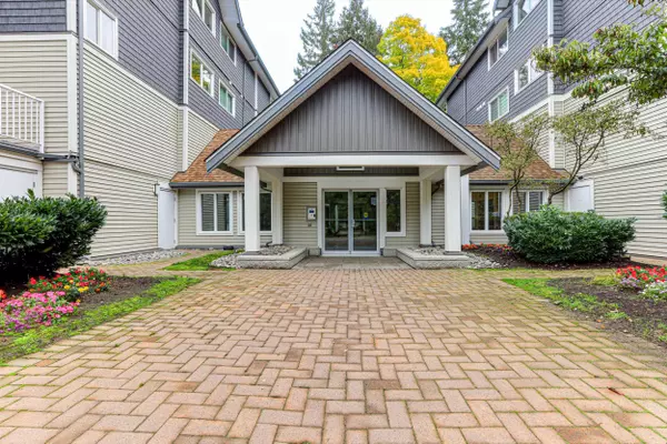 Surrey, BC V3R 0W2,9688 148 ST #210