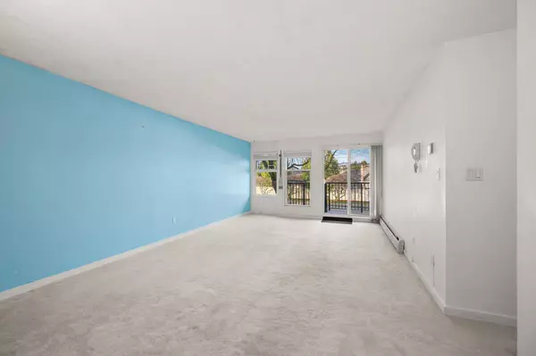 Surrey, BC V4A 7A3,1870 E Southmere CRES #112