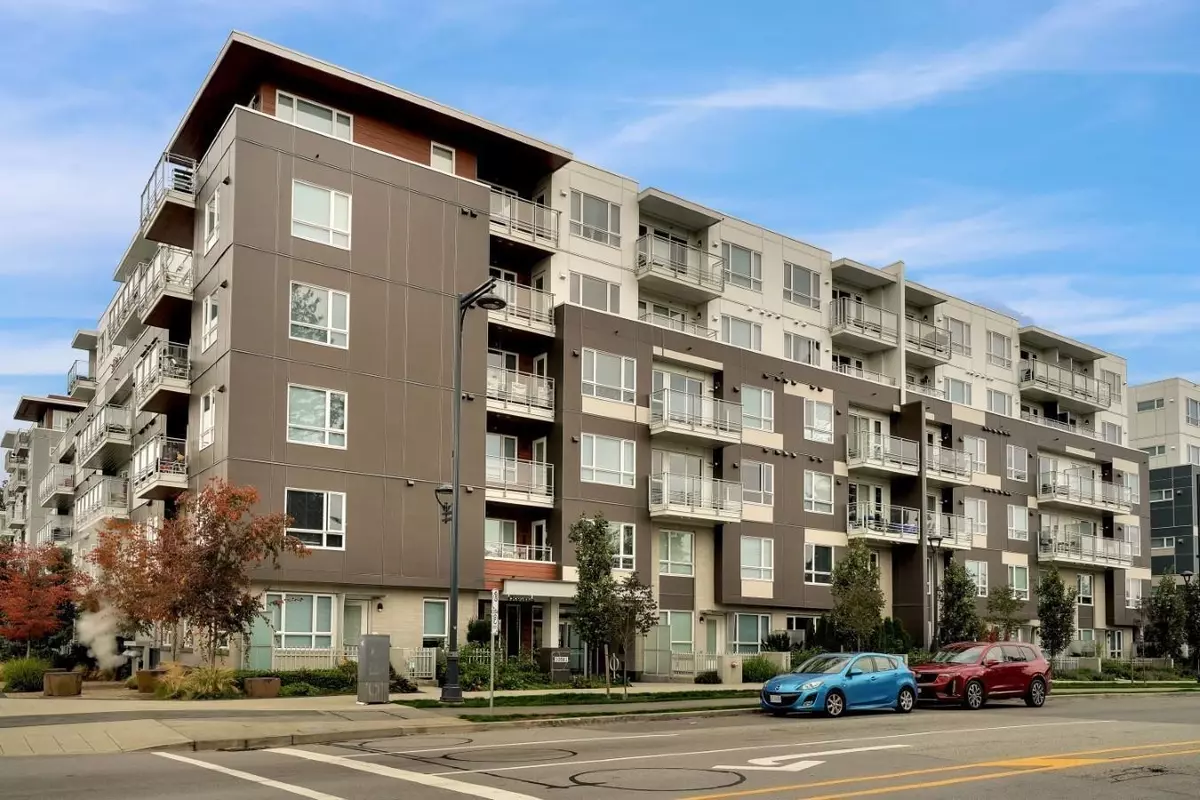 Surrey, BC V3T 0M7,10581 140 ST #604