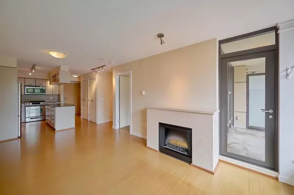 North Vancouver, BC V7M 0A2,683 W Victoria PARK #303