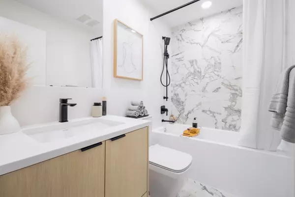 North Vancouver, BC V7L 1G2,402 E 3rd ST #114