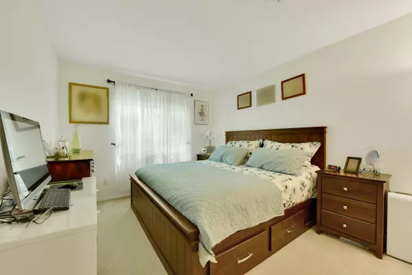 Surrey, BC V3R 0R6,10188 155th ST #104