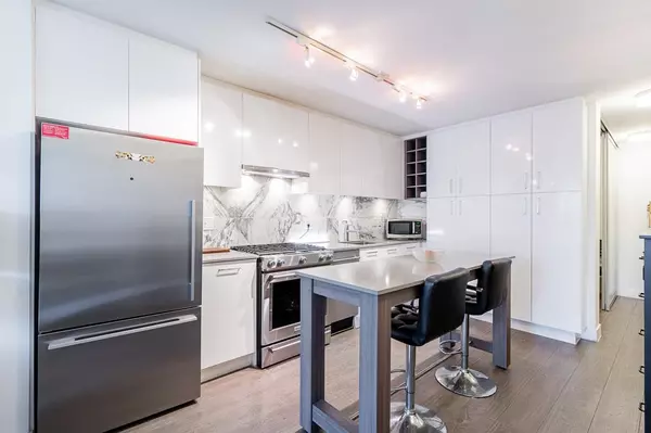 Vancouver, BC V6A 0G3,231 E Pender ST #202