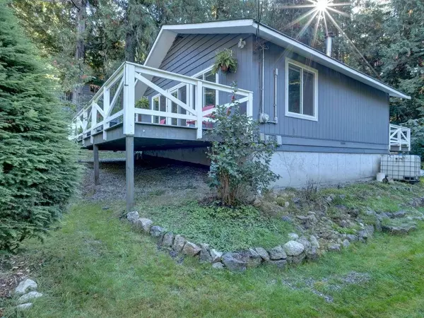 Sechelt, BC V7Z 0C6,5671 Upland RD