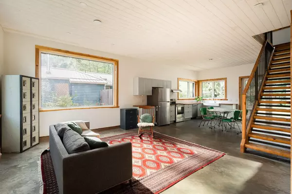 Bowen Island, BC V0N 1G1,1324 Oceanview RD