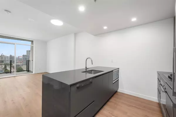 Burnaby, BC V5C 0N4,2181 Madison AVE #1807