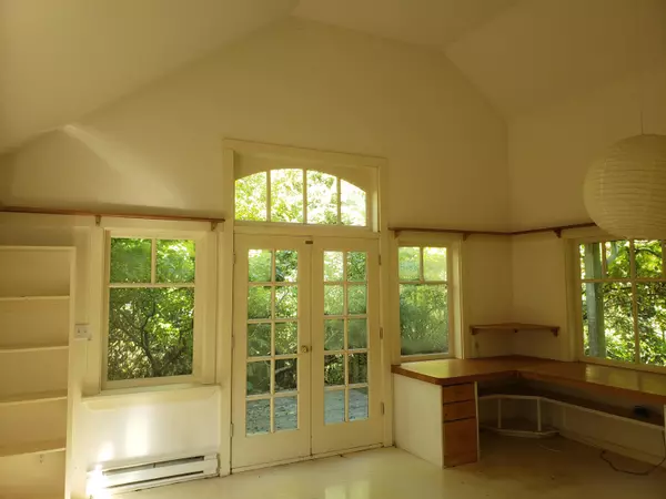 Bowen Island, BC V0N 1G2,1167 Adams RD