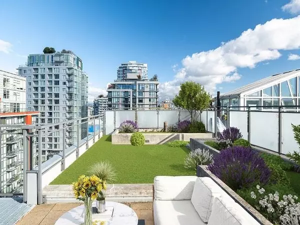 63 W 2nd AVE #903,  Vancouver,  BC V5Y 0G8