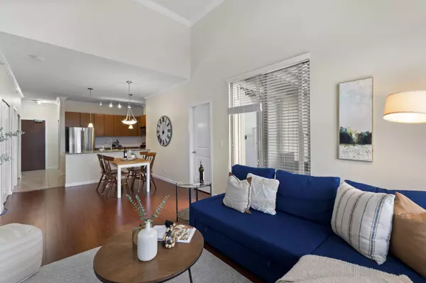 Surrey, BC V3R 0B3,15380 102a AVE #417