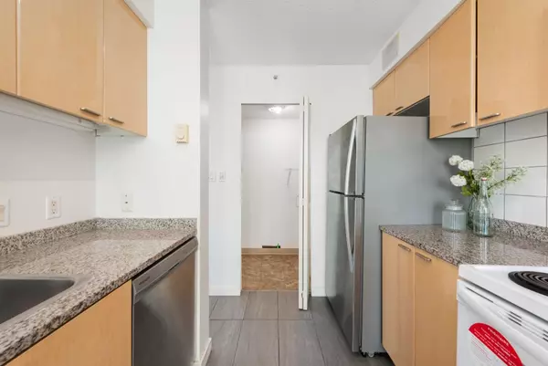 Vancouver, BC V6E 4R2,1200 W Georgia ST #1802