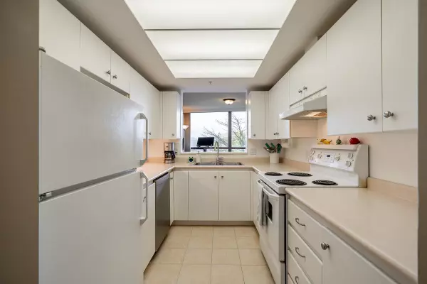 Surrey, BC V3T 5V2,10899 University DR #507