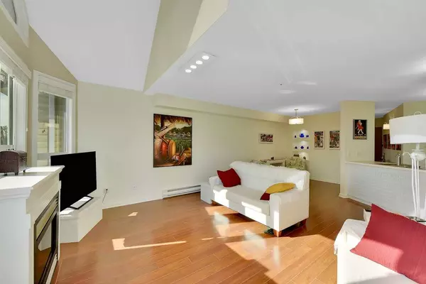 Maple Ridge, BC V2X 0X7,11595 Fraser ST #314