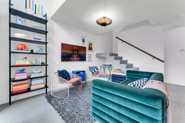 Vancouver, BC V6B 0K9,161 W Georgia ST #110