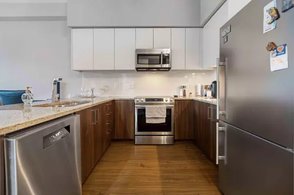 Surrey, BC V4N 6J8,6450 194 ST #405