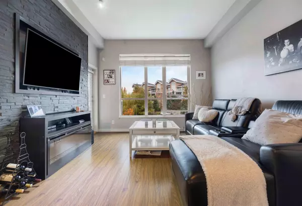 Surrey, BC V4N 6J8,6450 194 ST #405