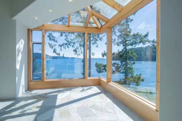 Bowen Island, BC V0N 1G1,295 Robert RD