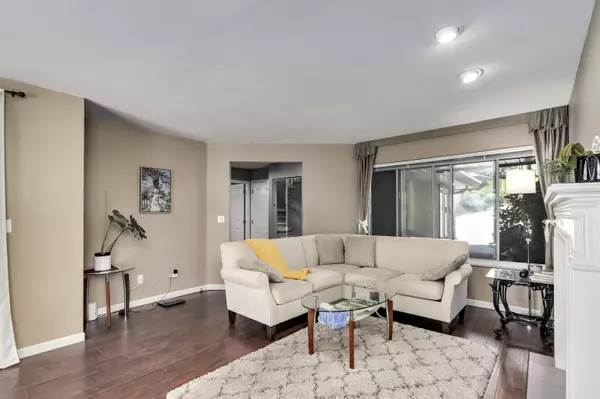 Coquitlam, BC V3E 2W5,2990 Panorama DR #64