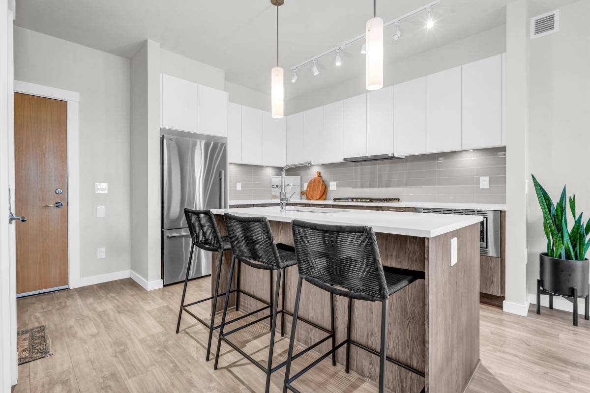 North Vancouver, BC V7L 0G3,615 E 3rd ST #301
