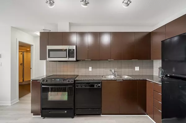 Surrey, BC V3T 0A8,13618 100 AVE #1809