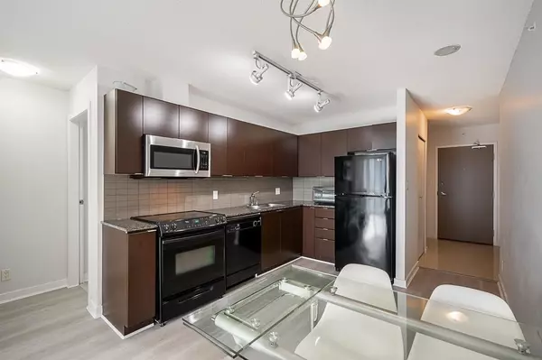 Surrey, BC V3T 0A8,13618 100 AVE #1809