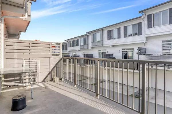 Surrey, BC V3W 1H9,8130 136a ST #3