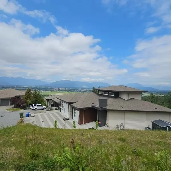 Chilliwack, BC V4Z 1K7,51075 Falls CT #110