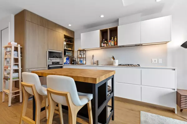 Burnaby, BC V5H 0K2,6000 Mckay AVE #2001