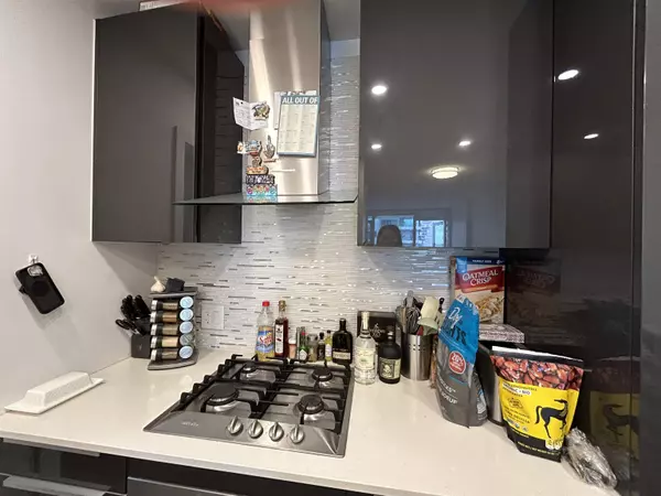 Vancouver, BC V6Z 0E3,1283 Howe ST #2009