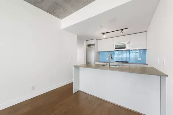 Vancouver, BC V6B 0E6,128 W Cordova ST #4004