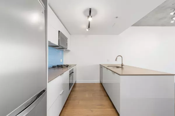 Vancouver, BC V6B 0E6,128 W Cordova ST #4004